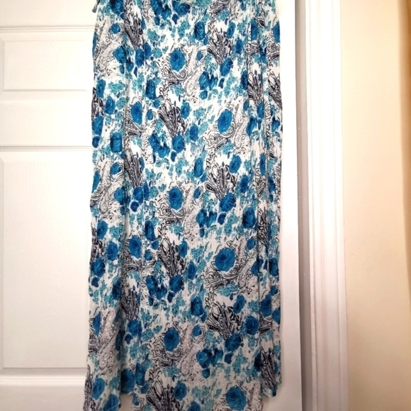 Blue design summer skirt - Picture 1 of 8